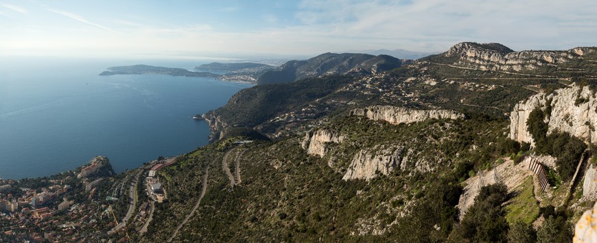 Far view on Nizza and the Corniches